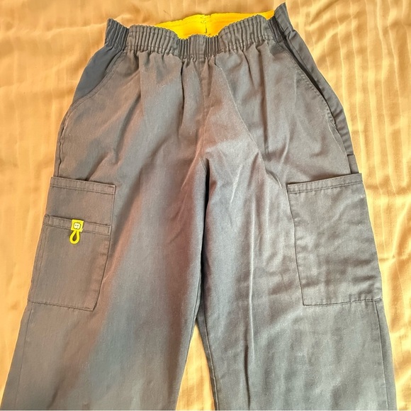 Blue and yellow Scrub Set - Picture 5 of 8